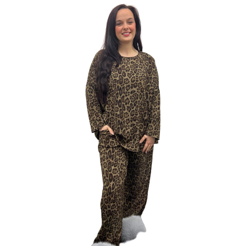 Cozy Knitted Set with Contrast Trim & Stretchy Pants