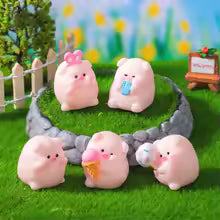Adorable Piglet Figurines Set – Ice Cream and Playful Moments in Miniature