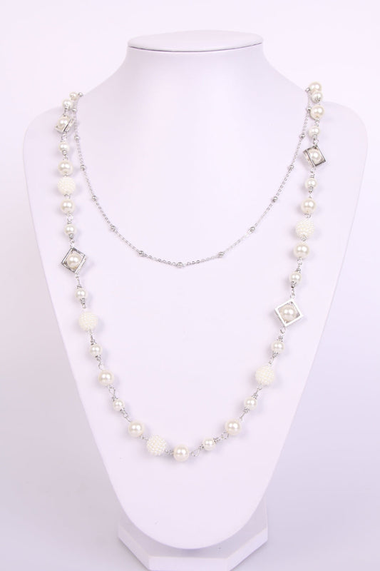 Pearls with square frames with gold and silver chain