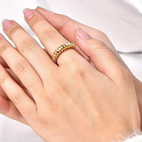 Gold Coil Ring – Sleek Spiral Design