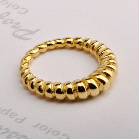 Gold Coil Ring – Sleek Spiral Design