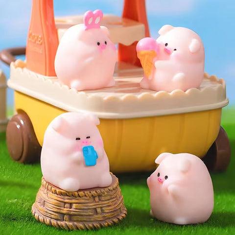Adorable Piglet Figurines Set – Ice Cream and Playful Moments in Miniature