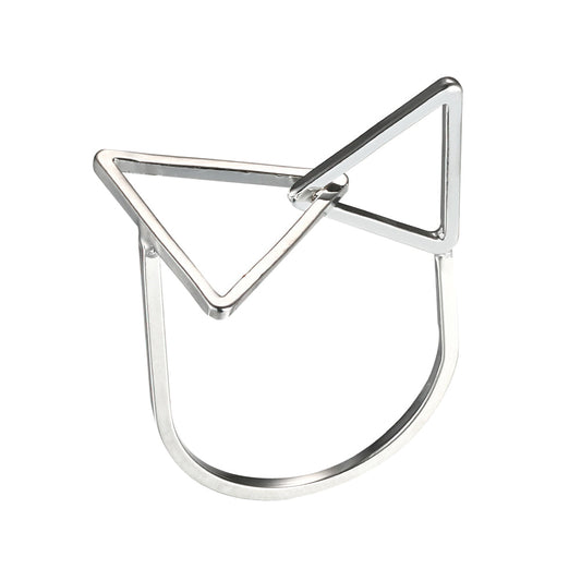 Geometric Entwined Triangle Ring