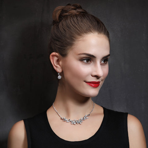Flower Crystal Luxurious Necklace Set - Silver